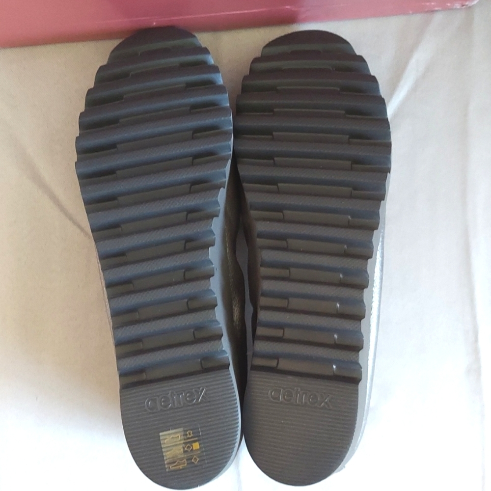Aetrex Shoes, Size 8.5, Genuine Leather, Loafer Slip-on Silver, Arch Support NEW - Picture 9 of 11